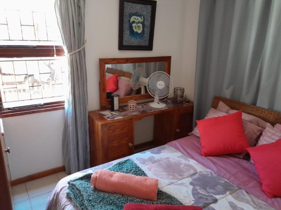 6 Bedroom Property for Sale in Paradise Beach Eastern Cape